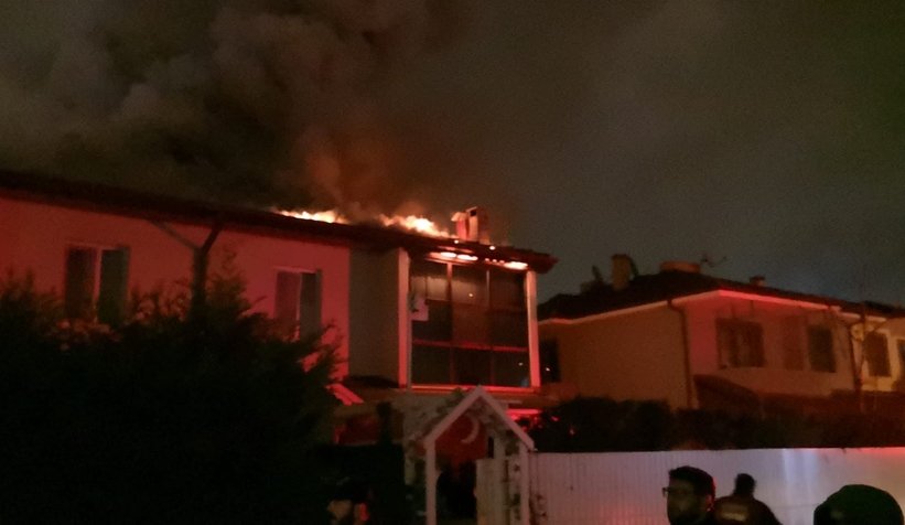 Serdivan'da villada yangın