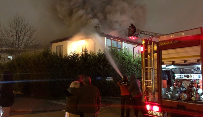 Serdivan'da villada yangın