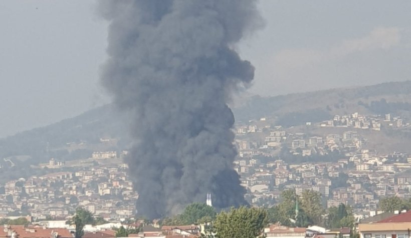 Süper marketler zincirinin deposu alev alev