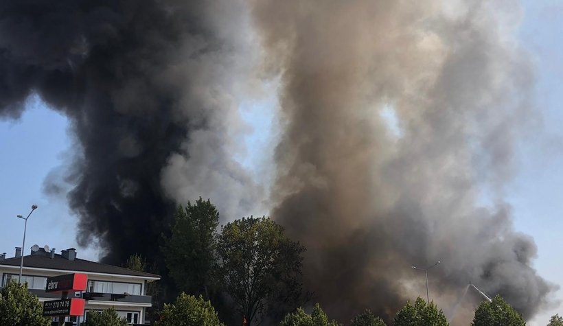 Süper marketler zincirinin deposu alev alev