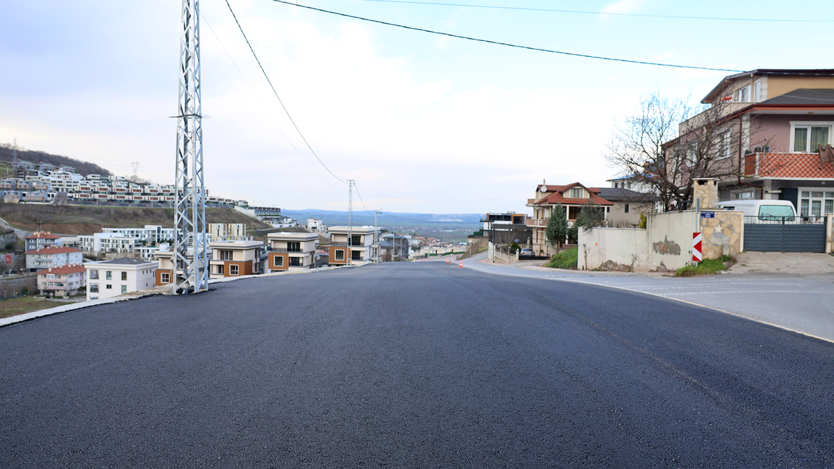 Serdivan'ın yeni arterinde asfalt atıldı