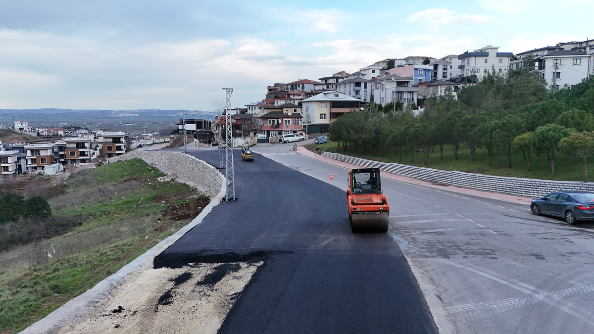 Serdivan'ın yeni arterinde asfalt atıldı