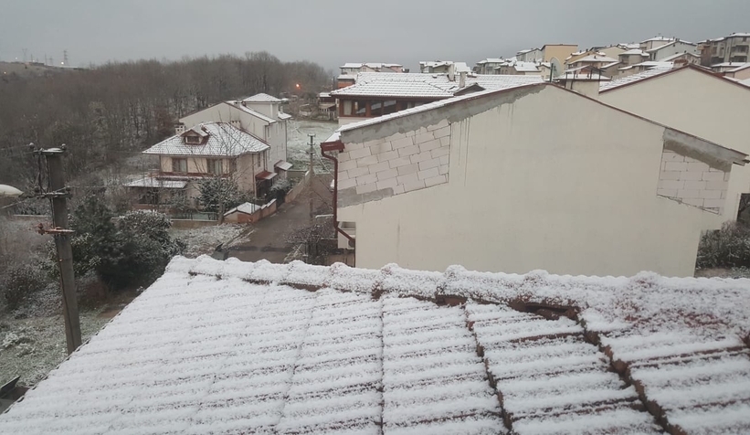 Serdivan'ın yüksek kesimleri beyaza büründü