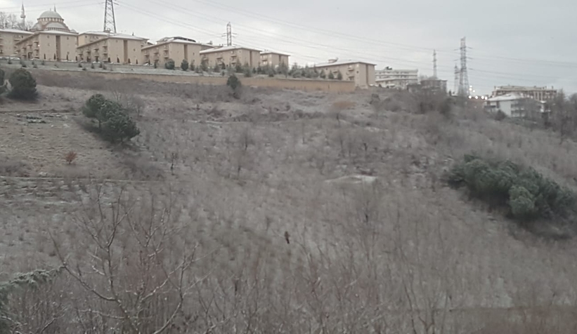 Serdivan'ın yüksek kesimleri beyaza büründü