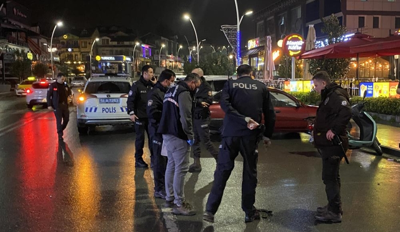 serdivan-kafeler-caddesi-nde-silahlar-ateslendieuhjkzhpat