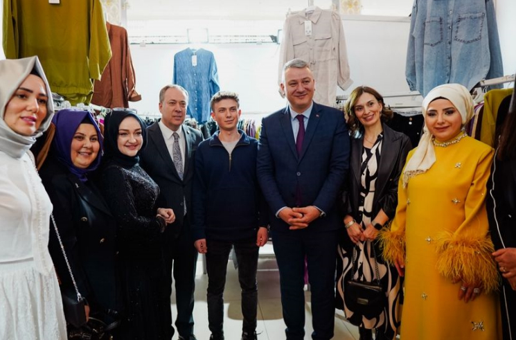 serdivan-moda-festivaline-ev-sahipligi-yapiyorstjuzjmzcy