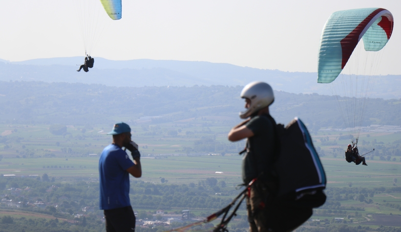 Serdivan yamaç paraşütçülerinin merkezi oldu