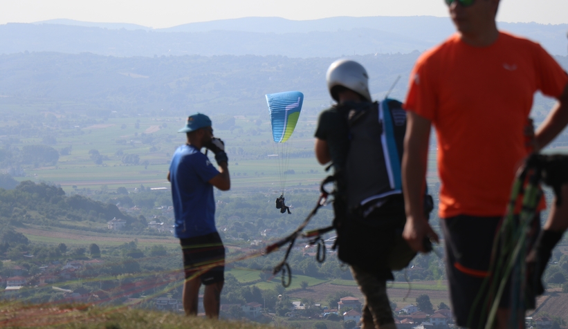 Serdivan yamaç paraşütçülerinin merkezi oldu