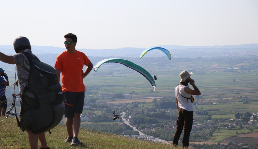 Serdivan yamaç paraşütçülerinin merkezi oldu
