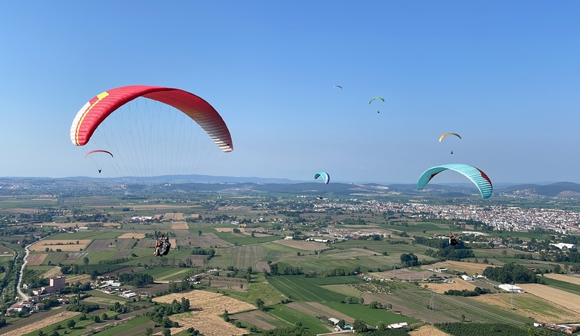 Serdivan yamaç paraşütçülerinin merkezi oldu