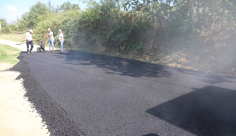 Serdivan’da asfalt mesaisi sürüyor