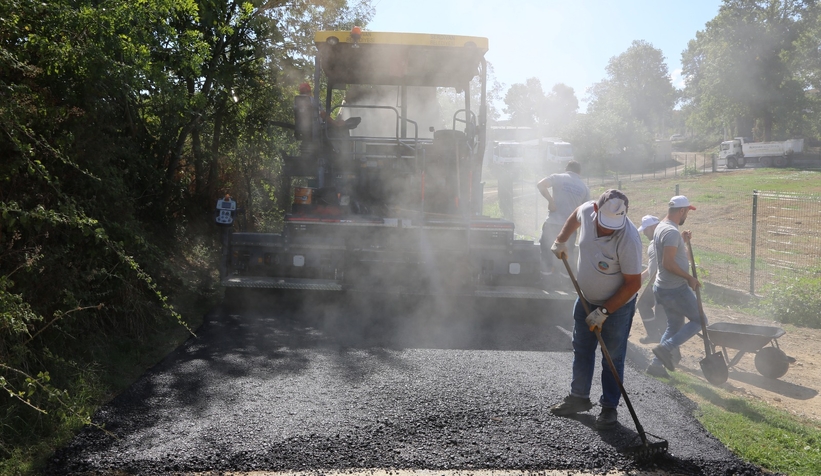 Serdivan’da asfalt mesaisi sürüyor