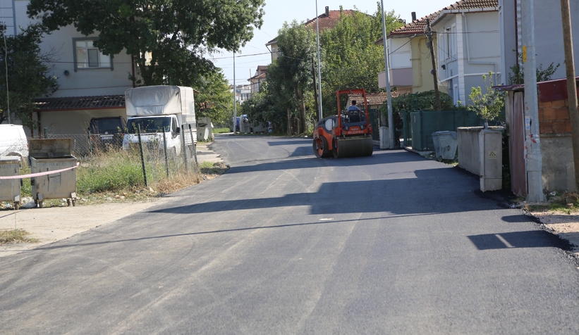 Serdivan’da asfalt mesaisi sürüyor