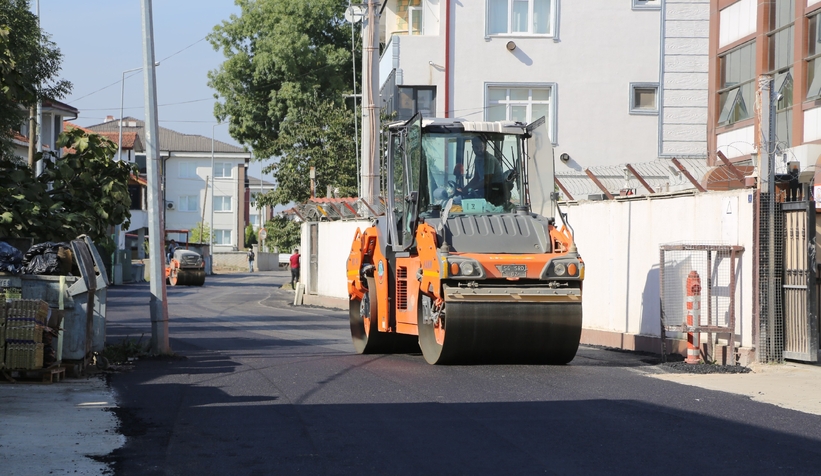 Serdivan’da asfalt mesaisi sürüyor