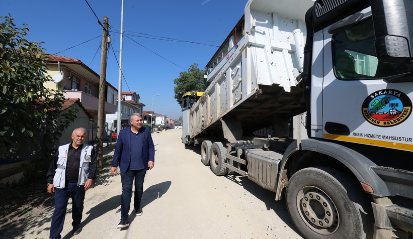 Serdivan’da asfalt mesaisi sürüyor