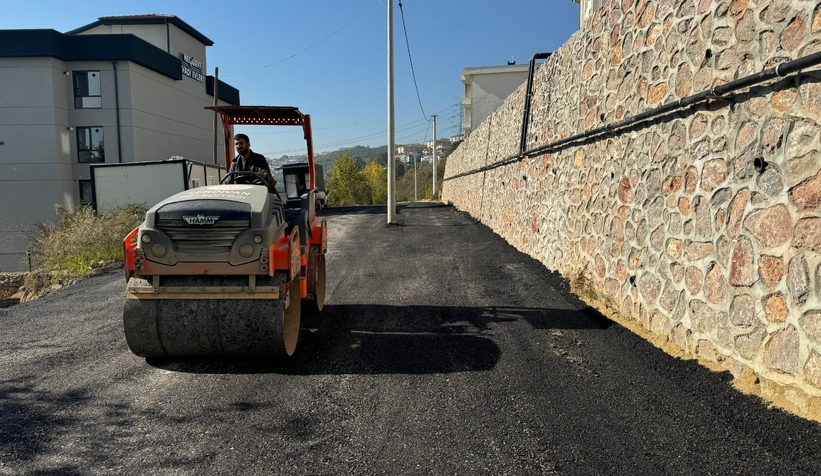 Serdivan’da asfalt seferberliği devam ediyor 