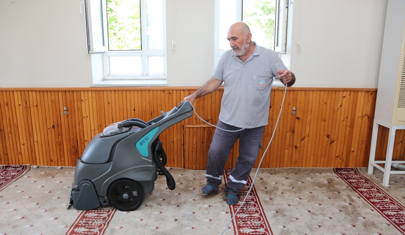 Serdivan’da camilerde bayram temizliği