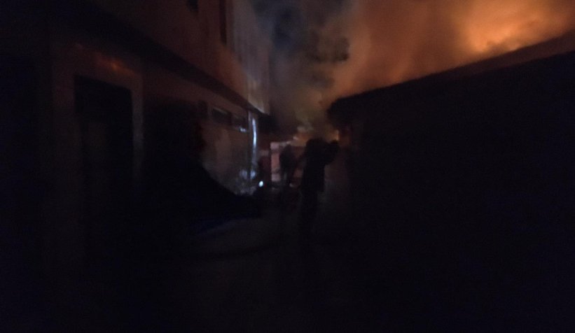 Serdivanda caminin çay ocağı alev alev yandı