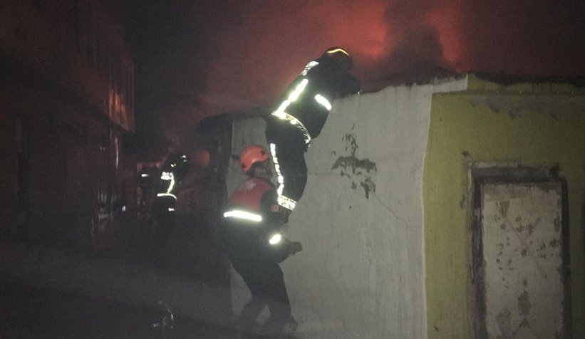 Serdivanda caminin çay ocağı alev alev yandı