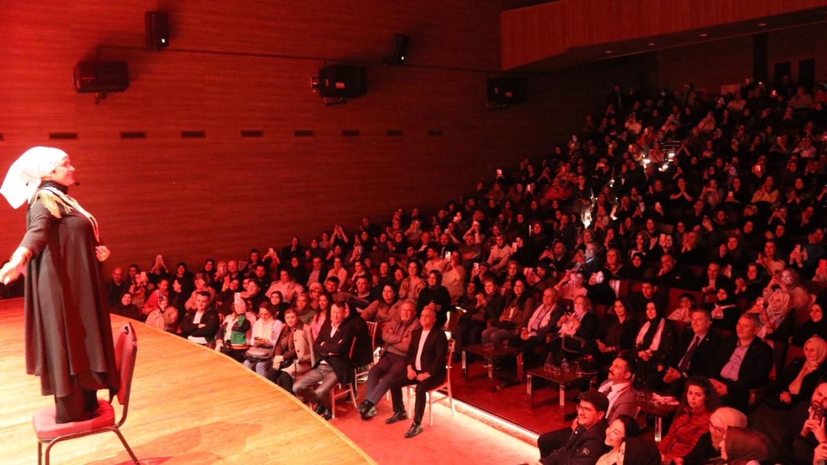 Serdivan’da Dünya Tiyatro Günü coşkusu