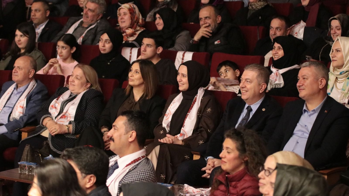 Serdivan’da Dünya Tiyatro Günü coşkusu