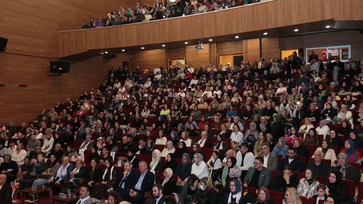 Serdivan’da Dünya Tiyatro Günü coşkusu