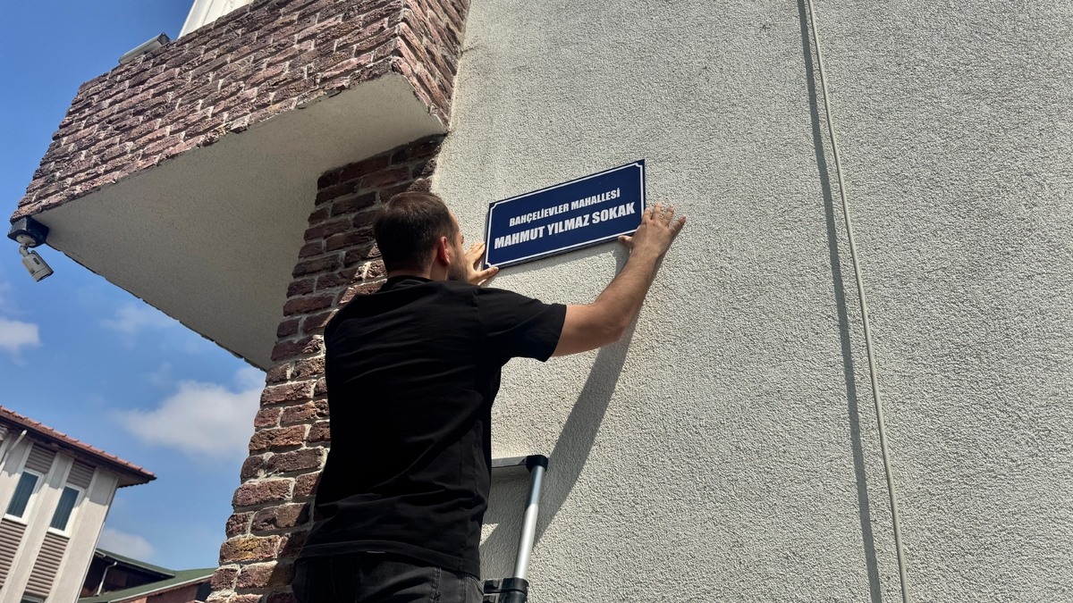 Serdivan’da ilçeye hizmet edenlerin isimleri sokaklarda yaşayacak