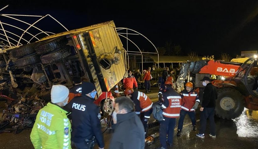 Serdivan'da dehşete düşüren kaza; 1 ölü, 3 yaralı