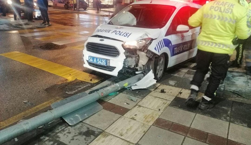 serit-degistirirken-trafik-ekibinin-aracina-carptizdnbnvhjzm