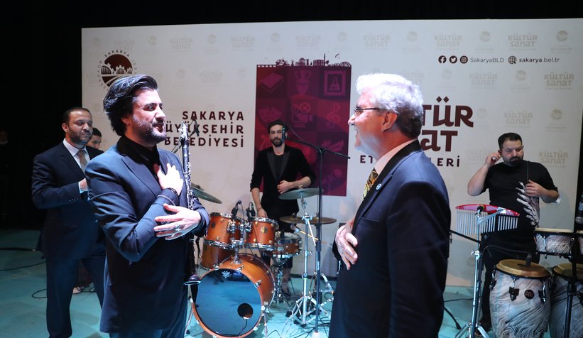 Serkan Çağrı AKM’de sevenleriyle buluştu