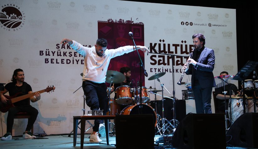 Serkan Çağrı AKM’de sevenleriyle buluştu