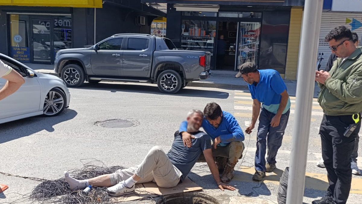 Servis aracı telekom çalışanının ayağını ezdi