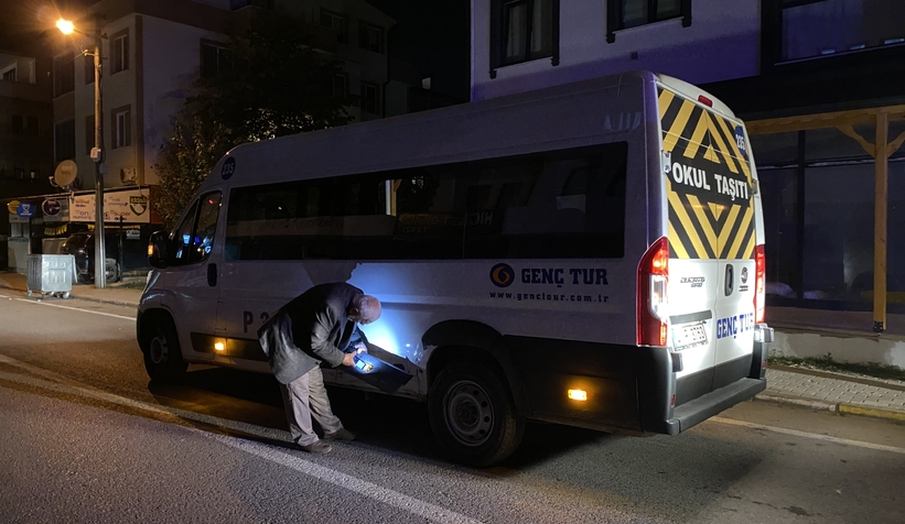 servis-minibusu-ile-otomobil-carpisti-3-yolcu-yaralidjlndgzgyw