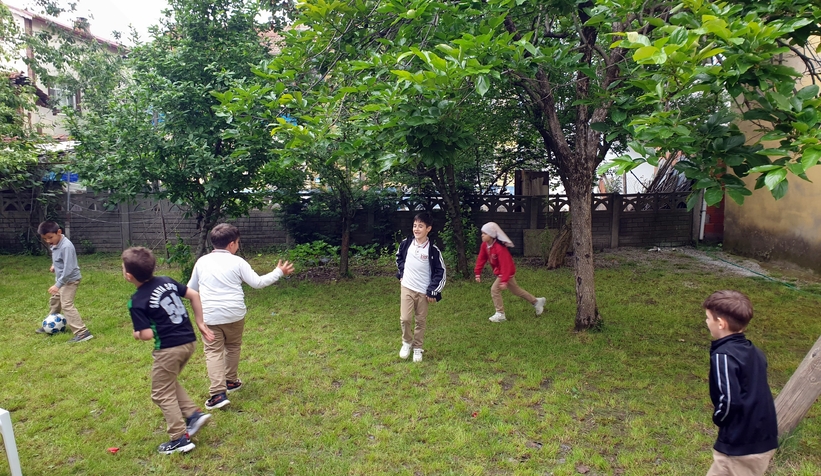  Servisinde taşıdığı öğrencilere sene sonu ödül sözünü tuttu