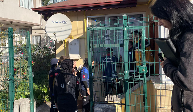 Ses gelmeyince kapıyı itfaiye açtı