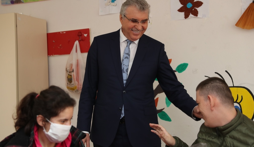 sevgi-ile-kucaklayan-yurek-engel-tanimazavpbuwjbah