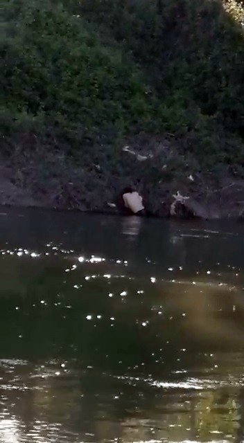 Sevgilisinin ailesi tarafından nehre atılan genç böyle kurtarıldı