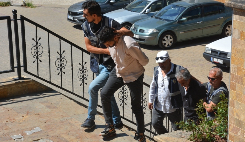 Sevgilisinin parmaklarını kesmişti, tutuklandılar