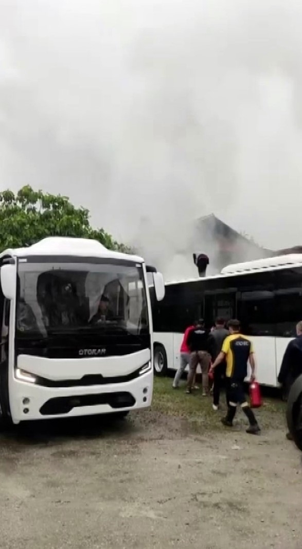 sevkiyata-hazir-otobus-otoparkta-alev-aldidfzvvgvrdk