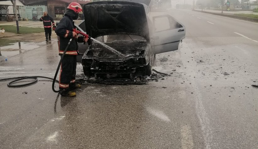 Seyir halinde alev aldı