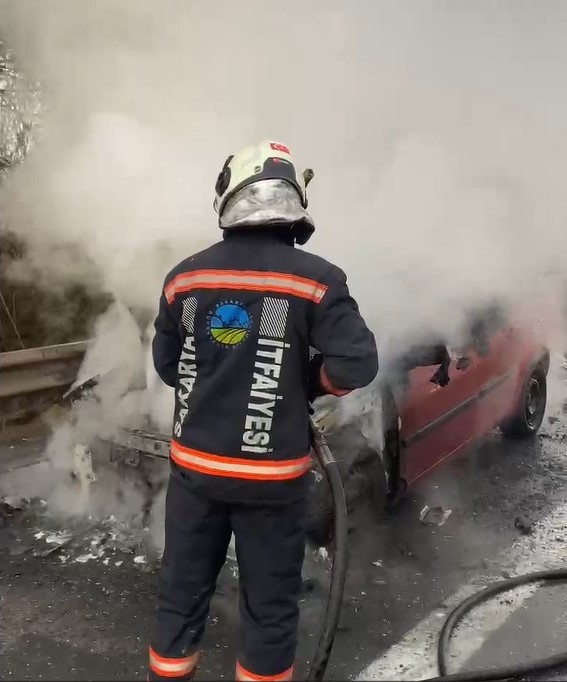 Seyir halindeki araçta yangın çıktı