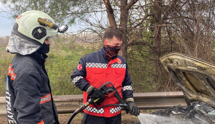 Seyir halindeki araçta yangın çıktı