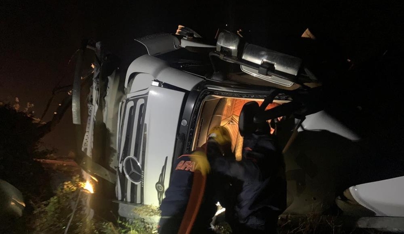 Sıkışan sürücüyü AFAD kurtardı