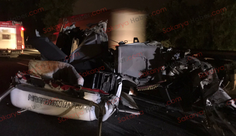 Anadolu Otoyolu'nda paramparça olan bu tırın kupasından sağ çıktı