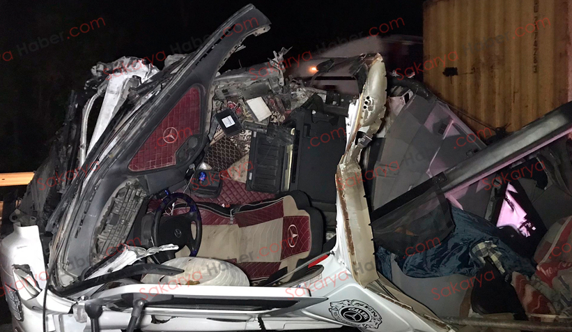 Anadolu Otoyolu'nda paramparça olan bu tırın kupasından sağ çıktı