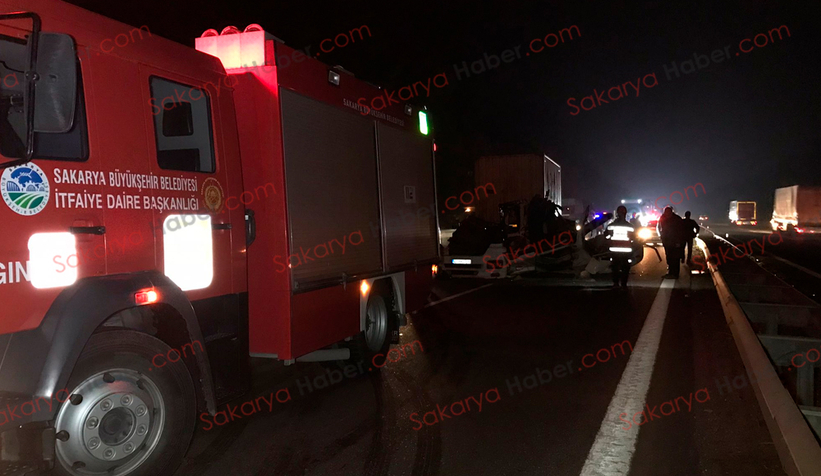 Anadolu Otoyolu'nda paramparça olan bu tırın kupasından sağ çıktı