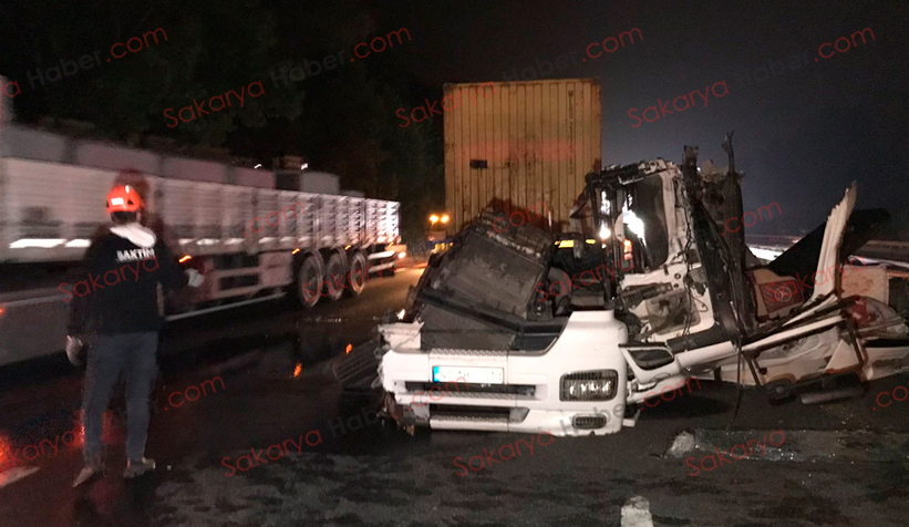 Anadolu Otoyolu'nda paramparça olan bu tırın kupasından sağ çıktı