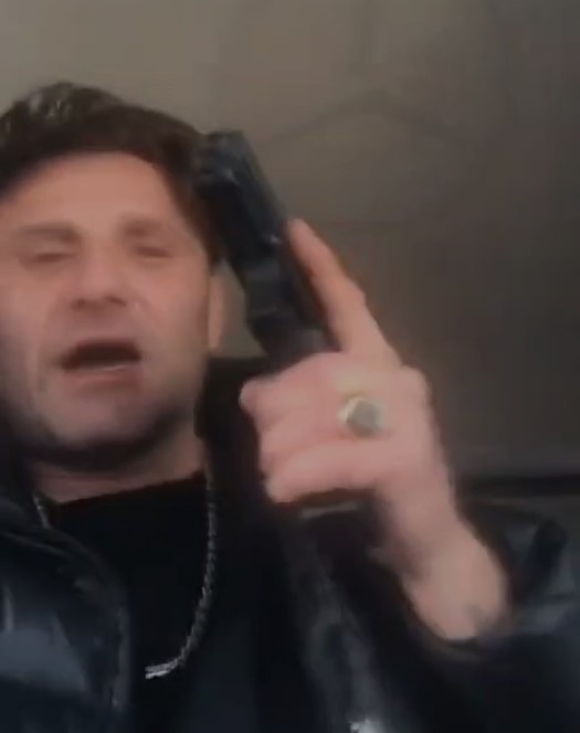 Sakaryalı Fatih B., tır şoförünü rehin alıp canlı yayın açtı