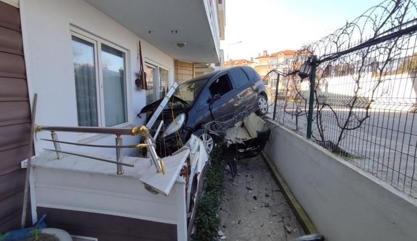 Silahla vuruldu, hastaneye giderken balkona uçtu