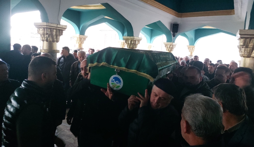 silahla-yaraladigi-damadi-tarafindan-bicaklanan-kayinpeder-topraga-verildimm5rbkjvmm